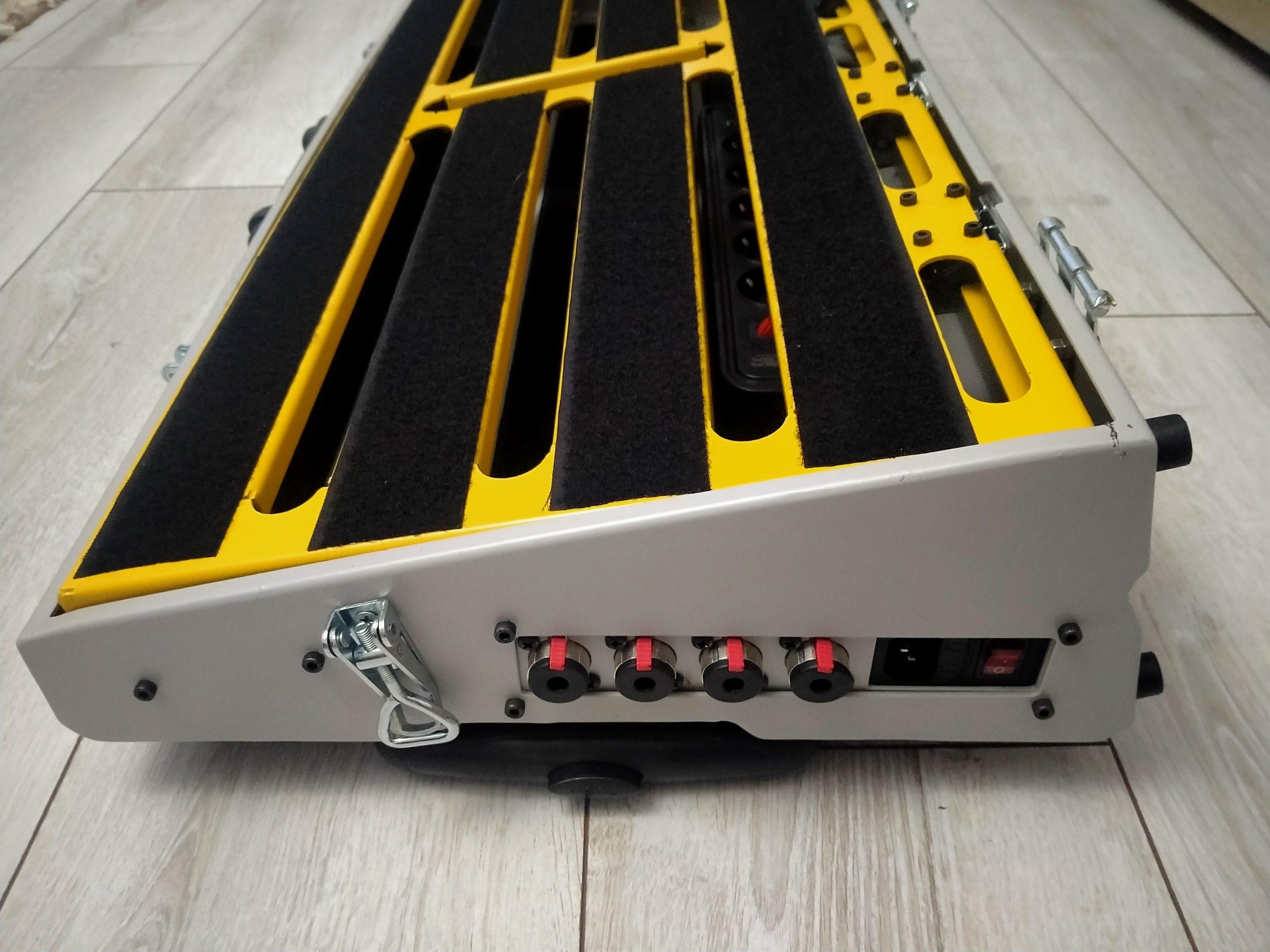 Özel tasarım kompakt pedalboard