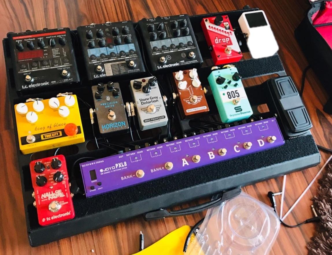 Özel tasarım kompakt pedalboard