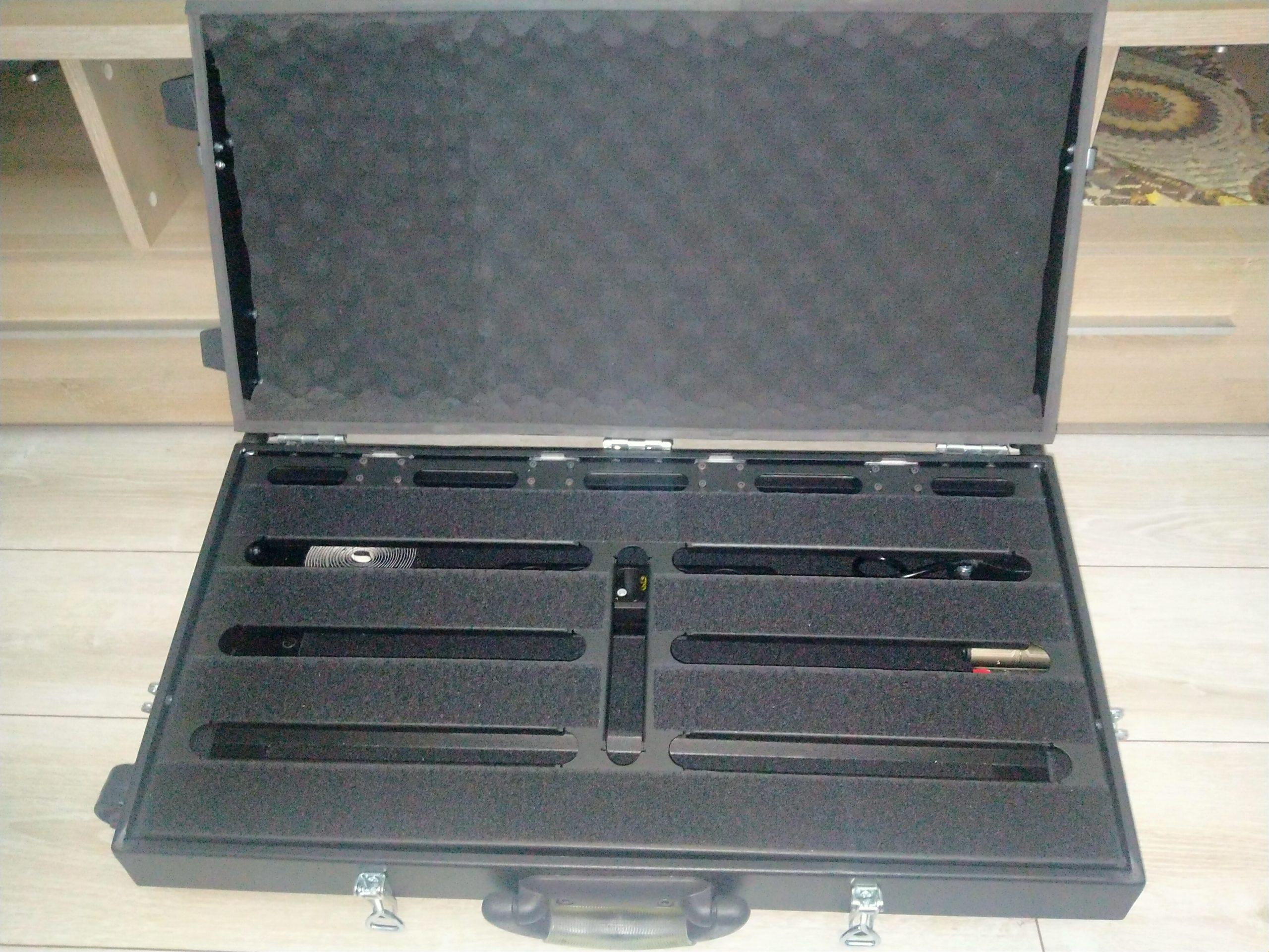 Özel tasarım kompakt pedalboard