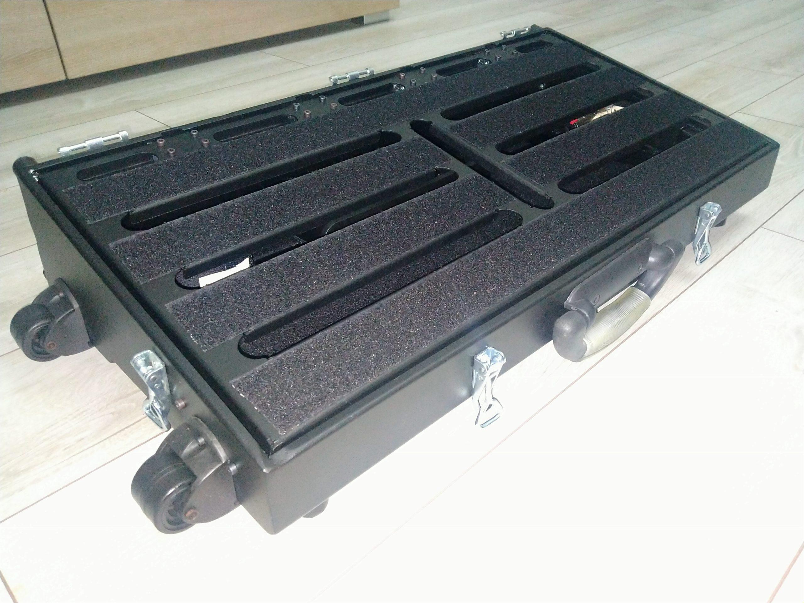Özel tasarım kompakt pedalboard