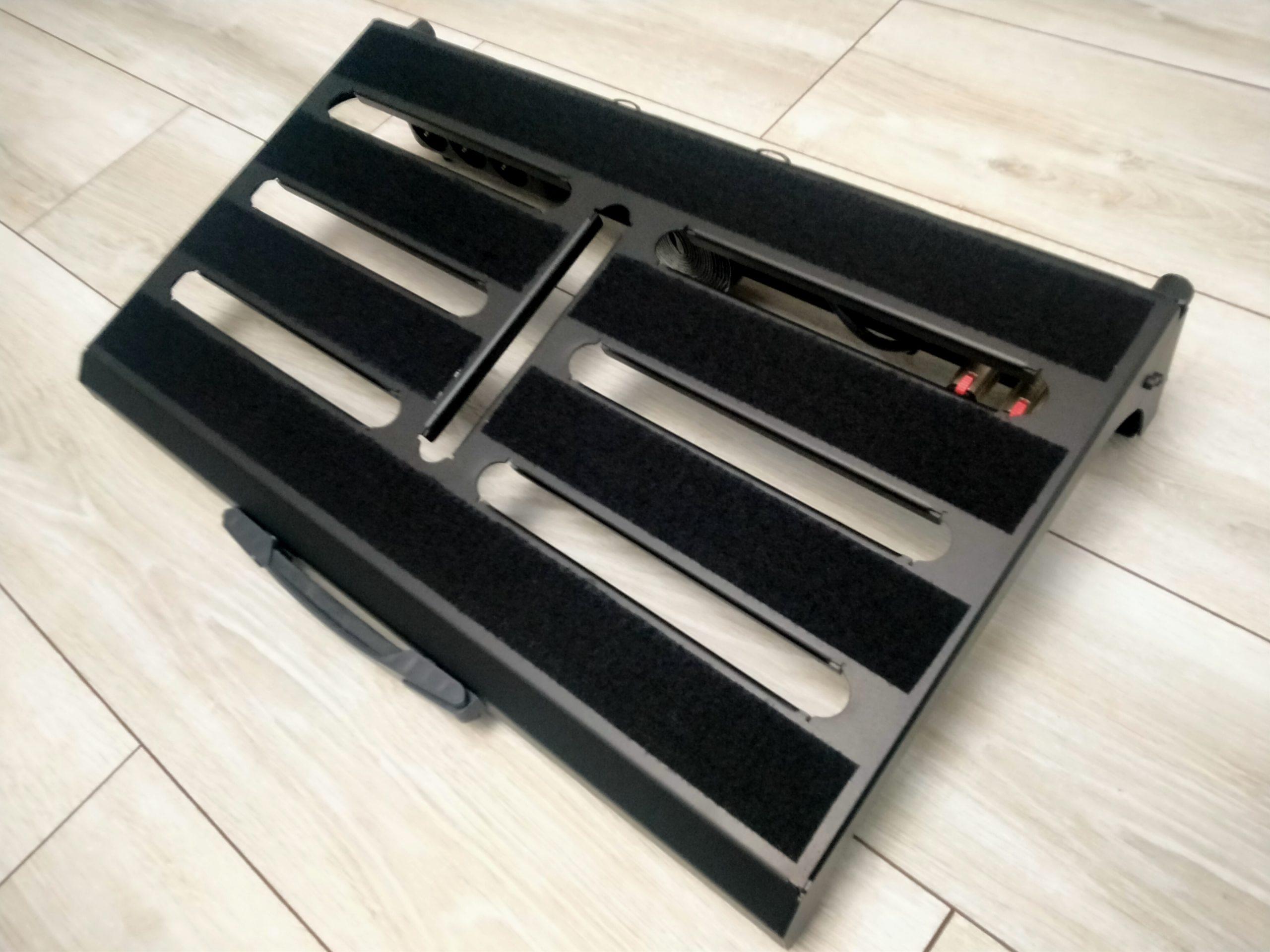 Özel tasarım kompakt pedalboard
