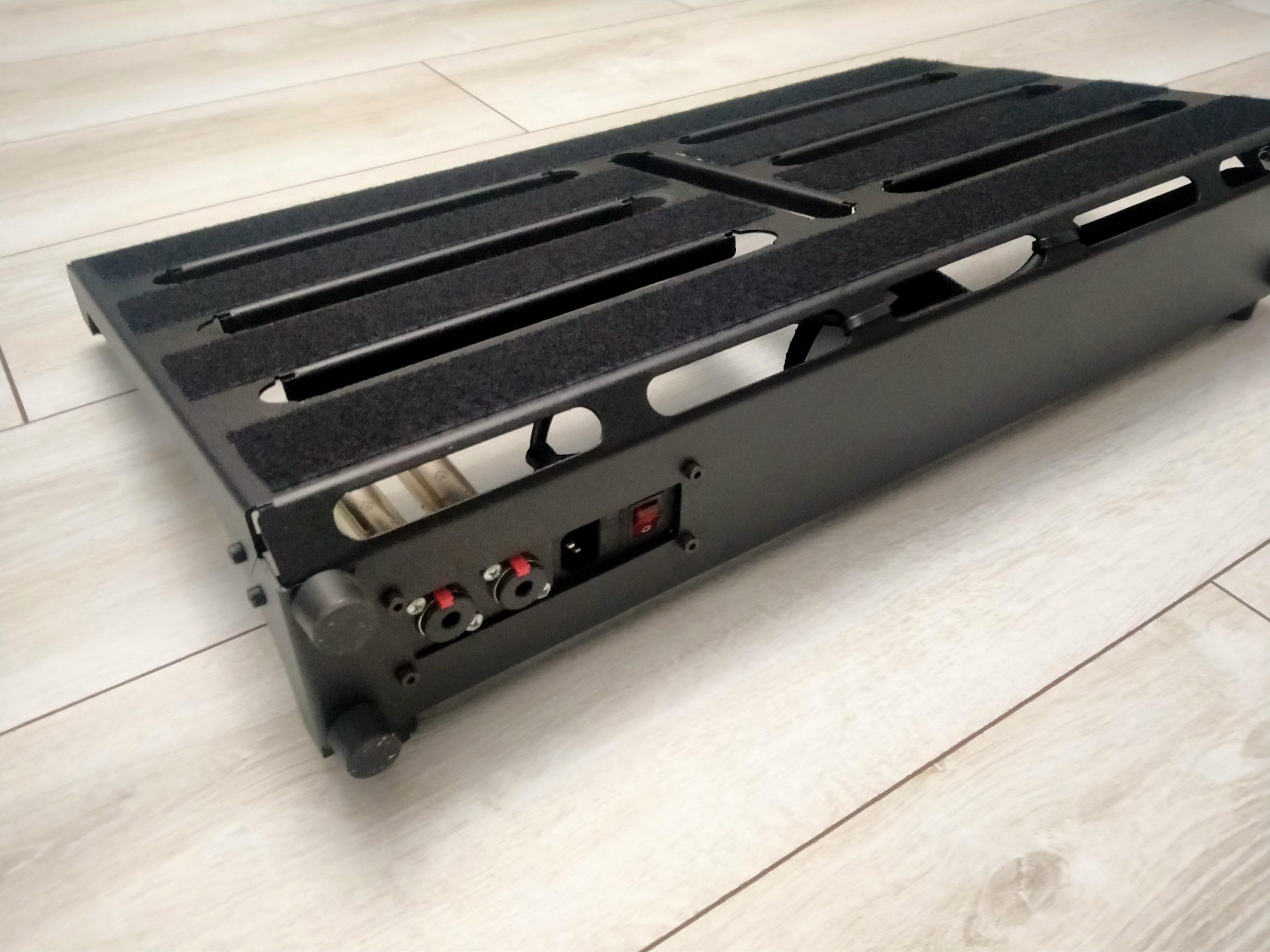 Özel tasarım kompakt pedalboard