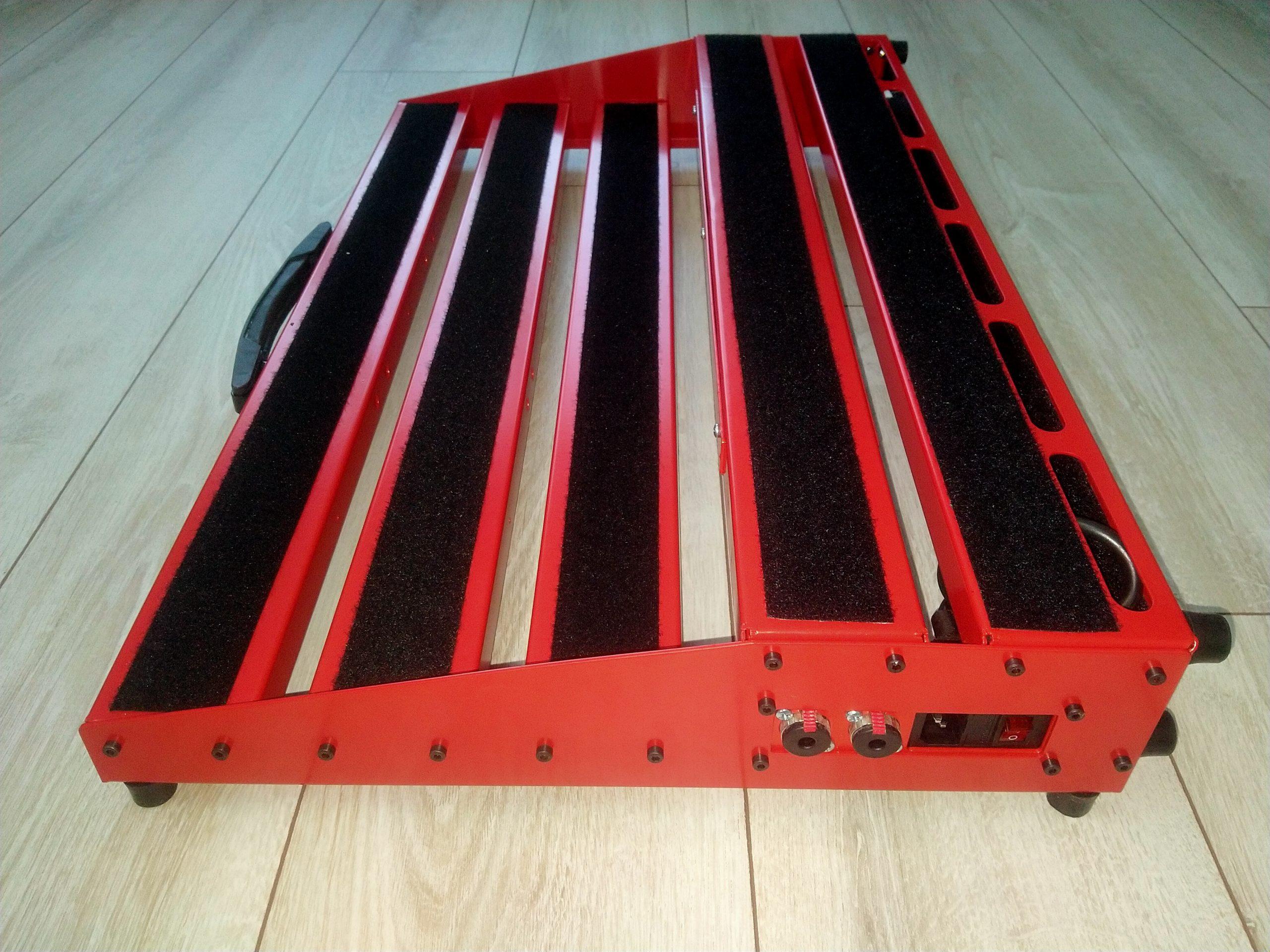 Özel tasarım kompakt pedalboard
