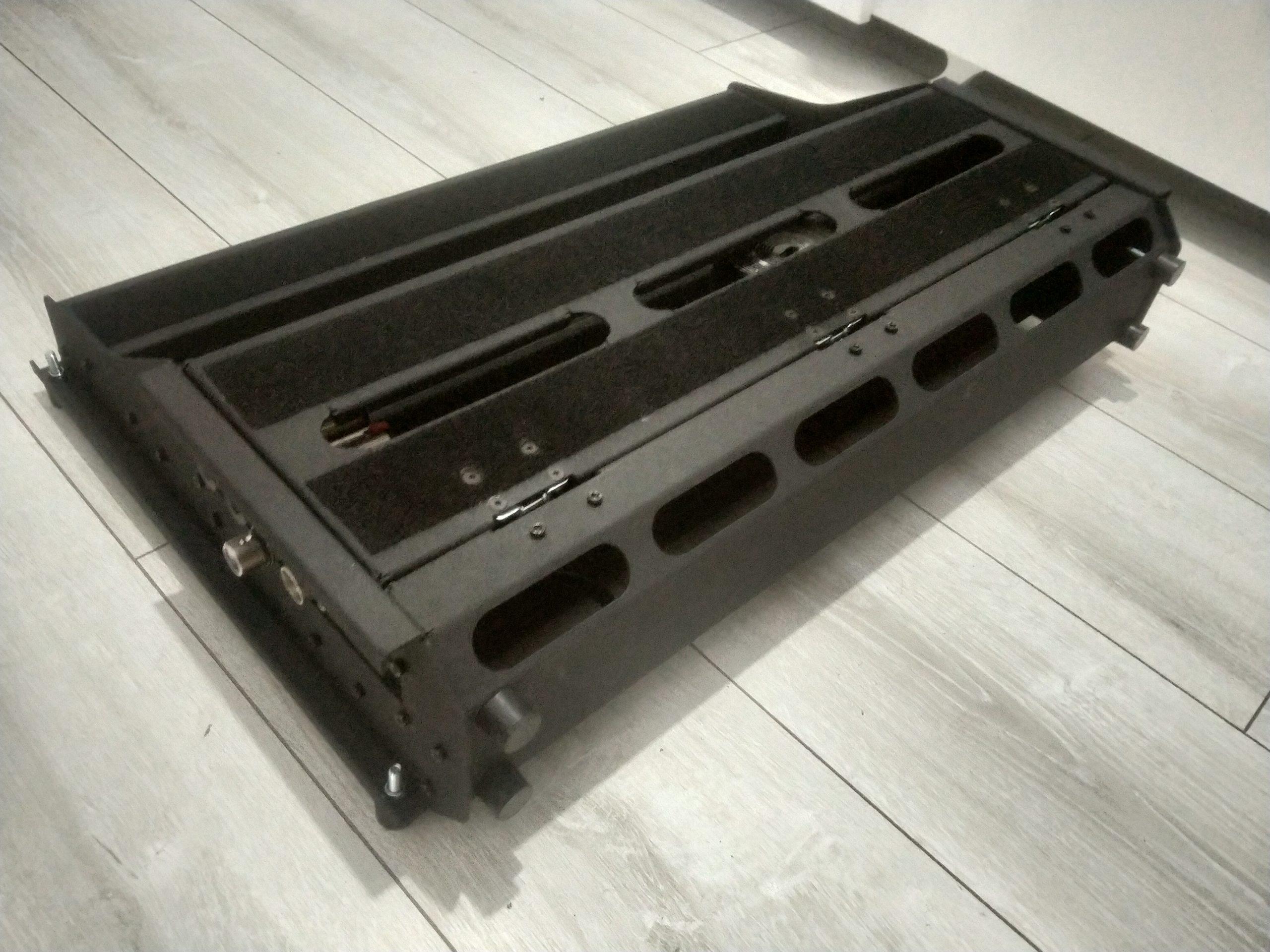 Özel tasarım kompakt pedalboard