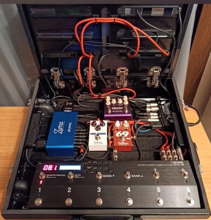 Özel tasarım kompakt pedalboard