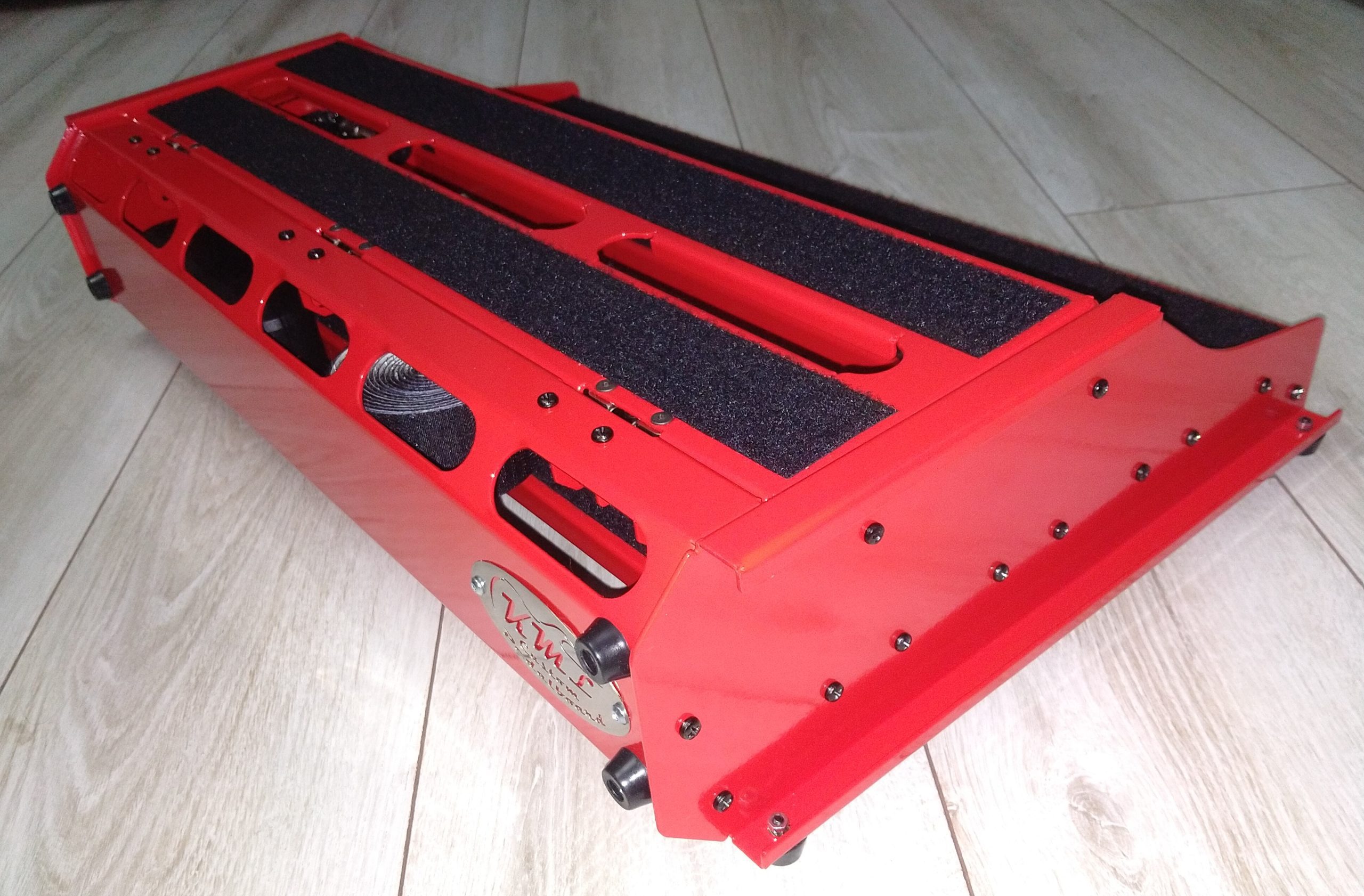 Özel tasarım kompakt pedalboard